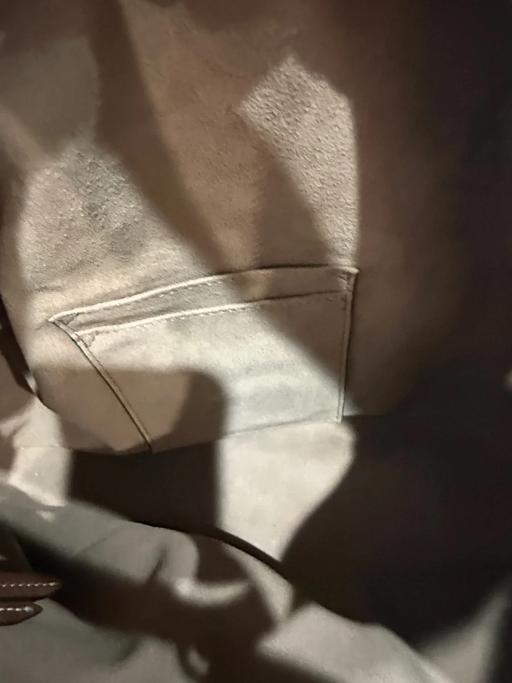 Authentic Gucci Beige GG Supreme Canvas Shoulder Bag with Gold Chain - Picture 5 of 7